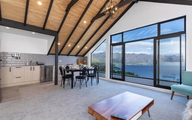 Modern, Plush & Picturesque - Brand New Townhouse