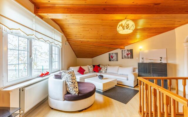 Amazing House with Sea View in Bakirkoy