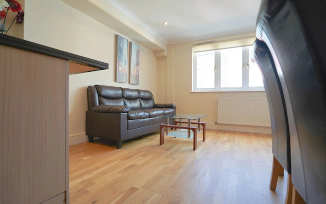 Cosy 2-bed 2 Bathroom Apartment in London