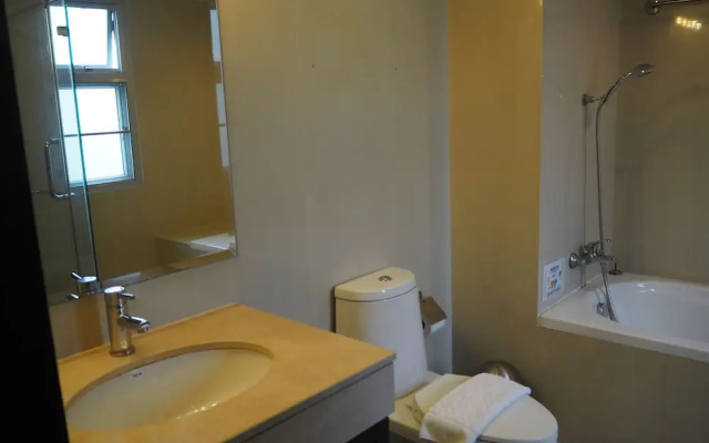 7B - 5 Bedroom Downtown Penthouse With Shared Pool