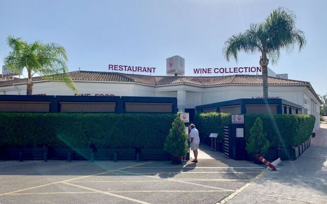 TGS & RUMEX Suites Banus