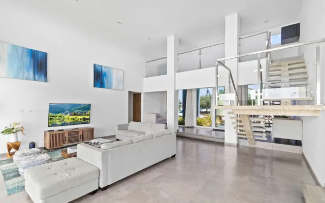 NEW Modern Villa Jacuzzi Pvt Pool Close2beach