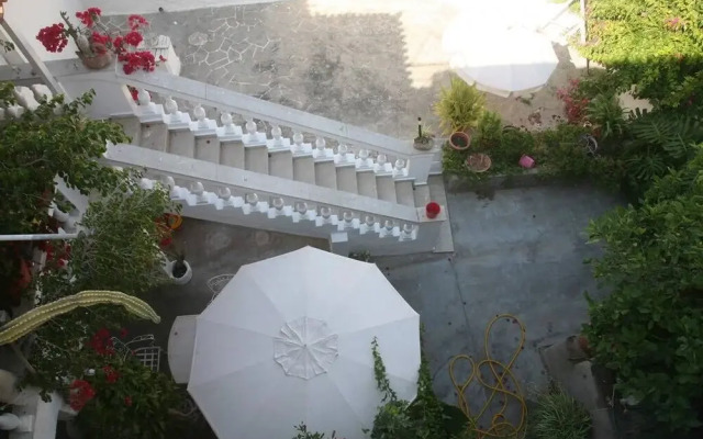 Apanemos In Timeless Spetses