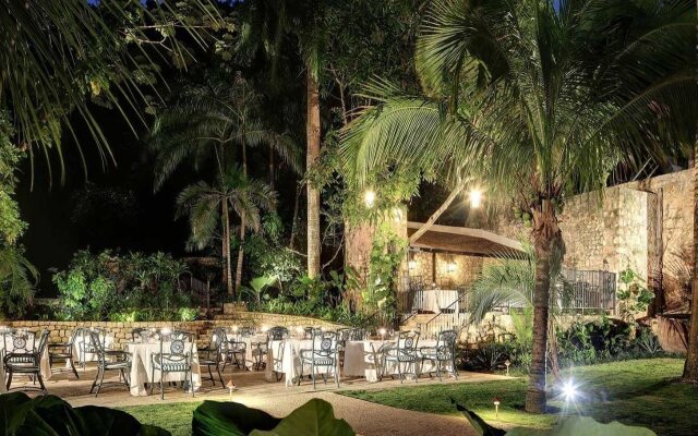 Half Moon Hotel