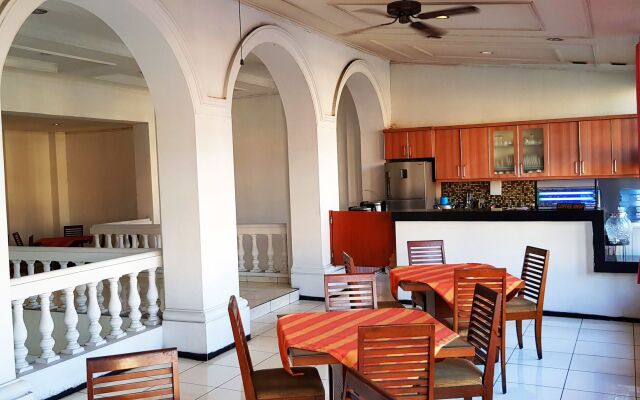 Hotel DeQur Jakarta Kota