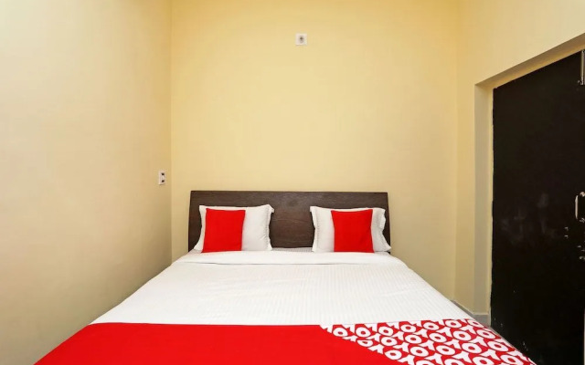 OYO 16821 Hotel Senapati Palace