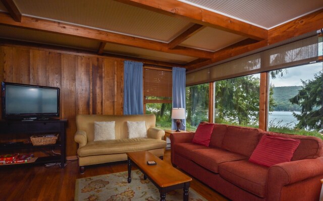 Nestled Hideaway 3 Bedroom House