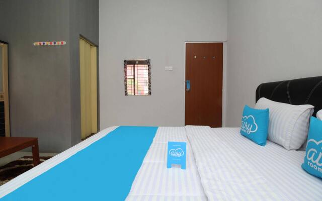 ZEN Rooms Nagoya Seraya Mas Center
