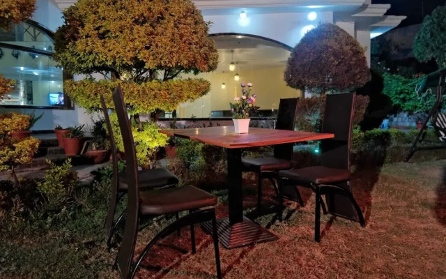 The Luv Hill Hotel And Cafe