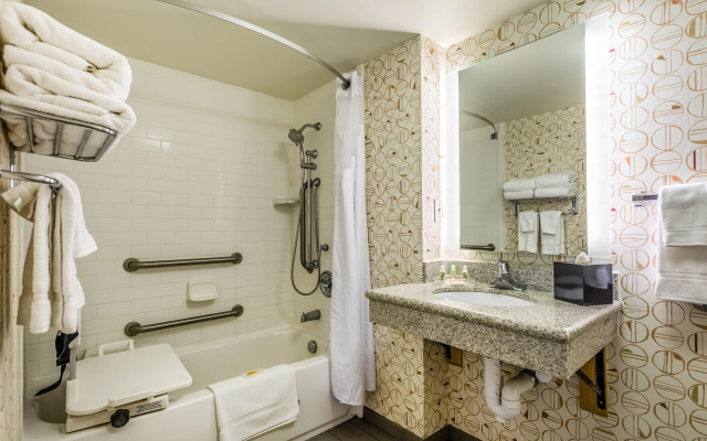 Holiday Inn Indianapolis Downtown by IHG