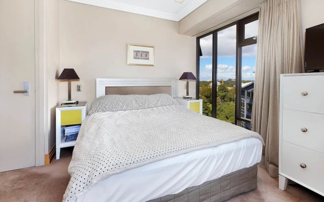 Metropolis 2 Bedroom Park Suite