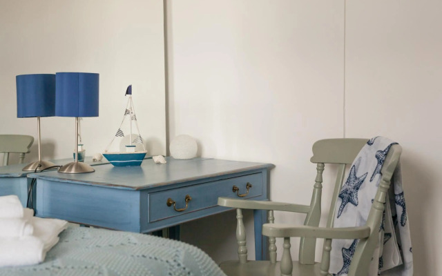 Sea Glimpses with free parking and garden