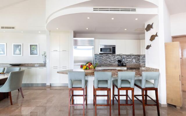 Gran Peninsula 3BR Condo By RMH
