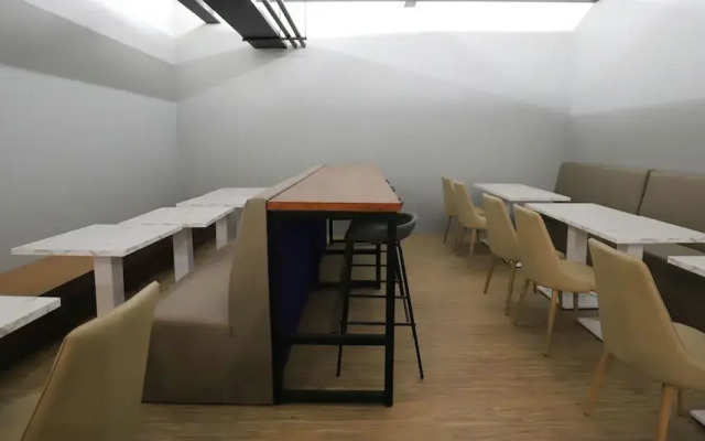 Dash Forwaves Hotel