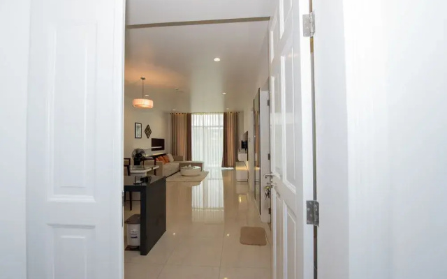 Garden view Apartment - 2 mins to beach