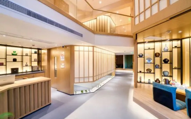 Jinjiang Metropolo Hotel (Shanghai Jing'an Pengpu Xincun Subway Station)