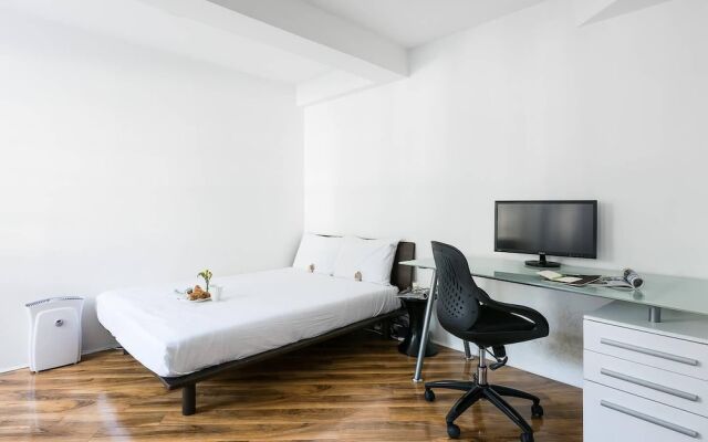 Cosy, Modern Chelsea Studio