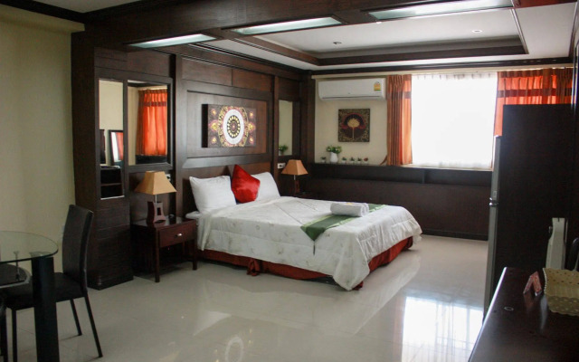 七岩巴黎式旅馆(Cha am Paris Style Guest House)