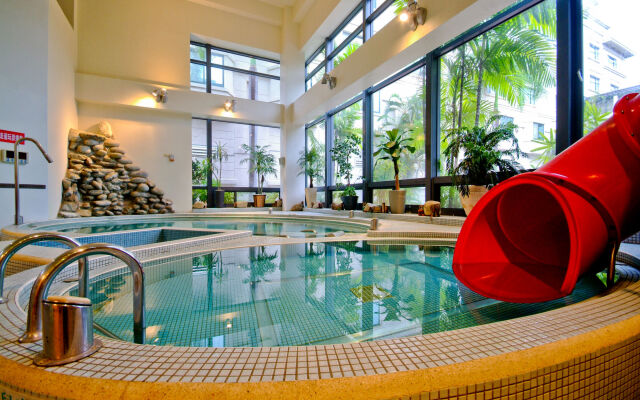 F Hotel Tainan