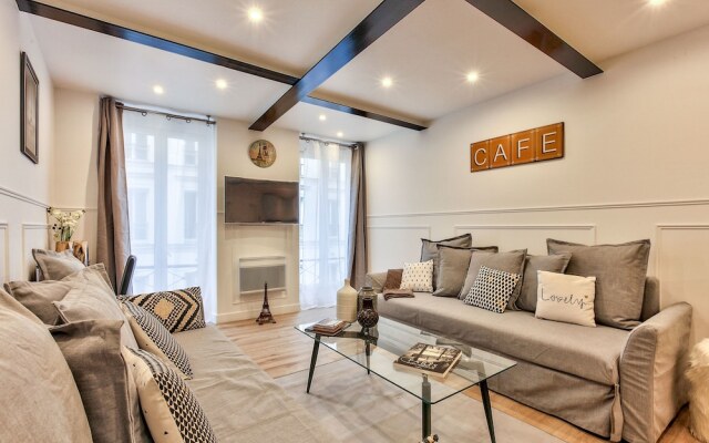 14 - Luxury Flat Eiffel Design 1