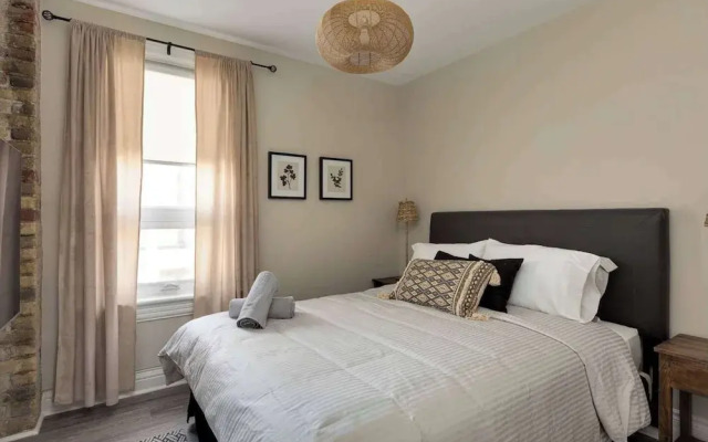 Casa Leslieville - 2BR Suite w LRG Patio