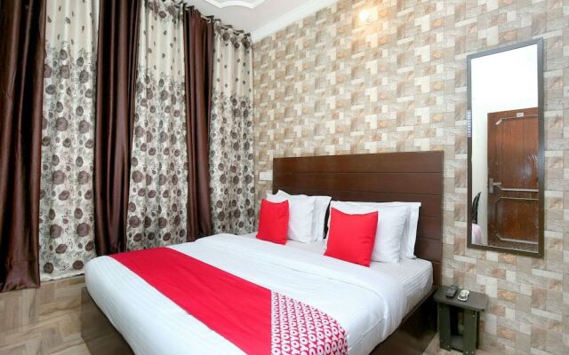 OYO 13700 Hotel Star Palace