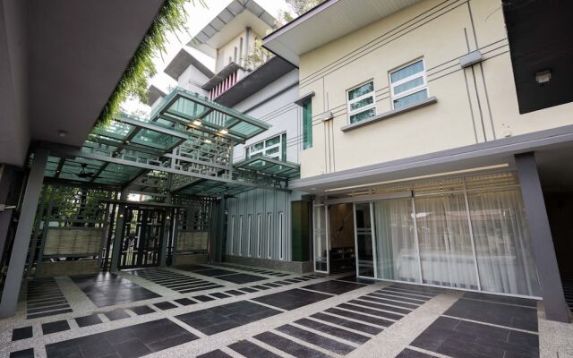 25000sqft Grand Luxe Villa PJ 13BR 42Pax