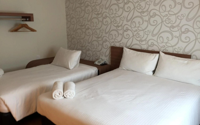 D Elegance Hotel