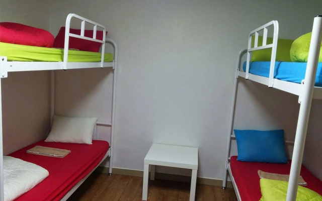Zzzip Guest House - Hostel