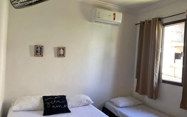 Casa de mãe aconchegante com piscina próximo à praia