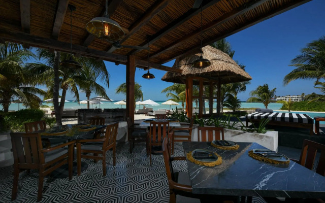 Casa del Jaguar Beach Hotel