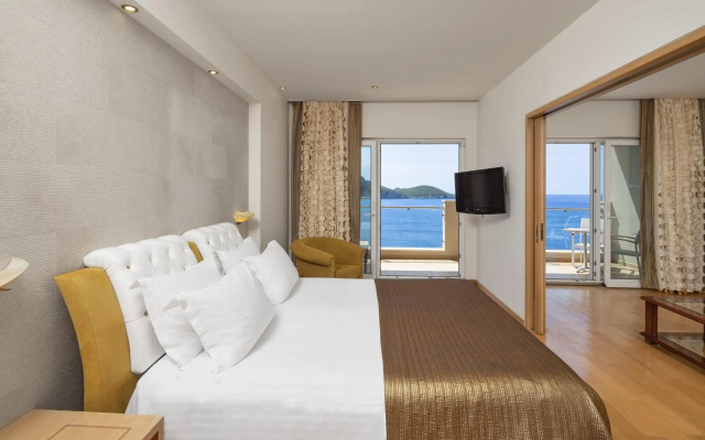 Akrotiri Beach Resort Hotel - Adults friendly