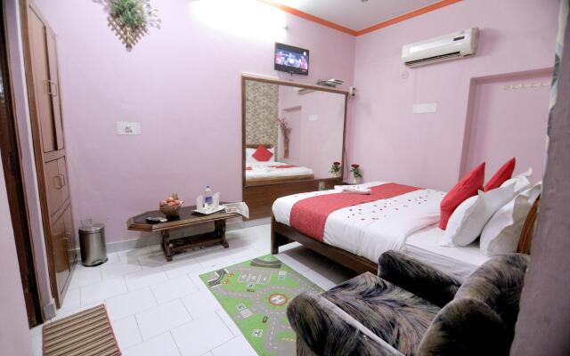 OYO 18641 Hotel Rashmi
