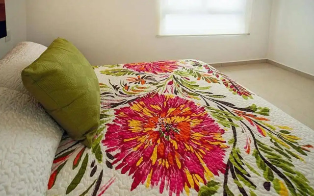 M8 Condo in Tropical Hideaway by Gate48