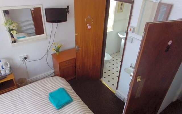 MyRoomz Golden Strand Hotel