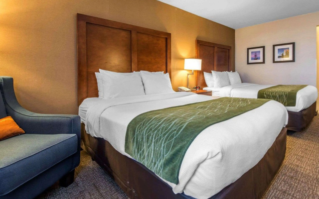 Comfort Inn & Suites Erie - Splash Lagoon Indoor Waterpark