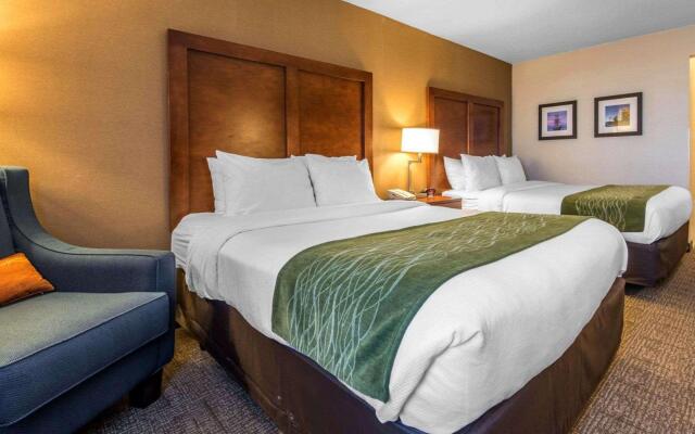 Comfort Inn & Suites Erie - Splash Harbor Indoor Waterpark