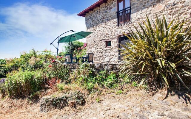 Beautiful, Quiet Country House with Garden in the Middle of the Ribeira Sacra