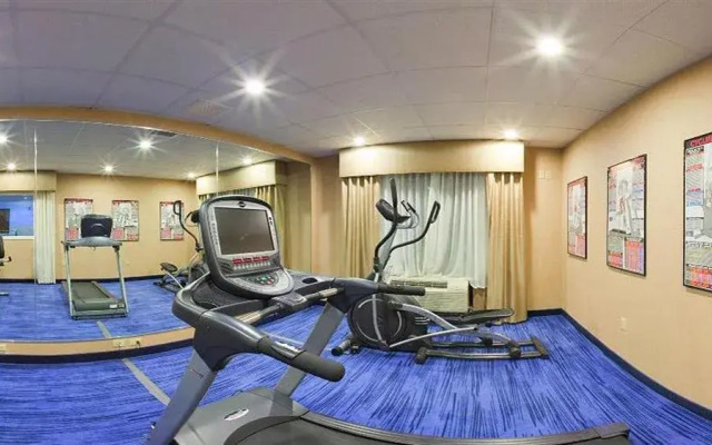 Holiday Inn Express & Suites Westfield