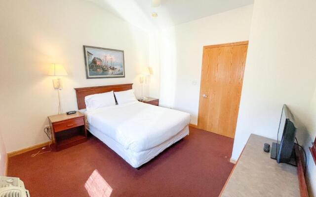 Lake Bluff Inn and Suites