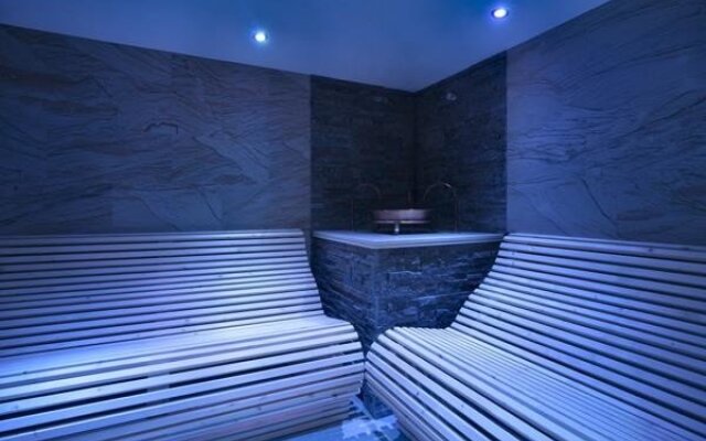 Residence Color Home