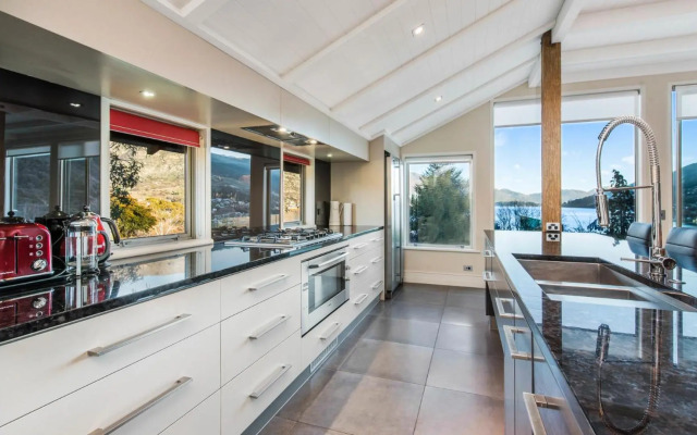 Stewart Lodge Luxury Spa