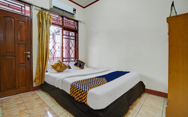 OYO 3882 Pondok Pujasera