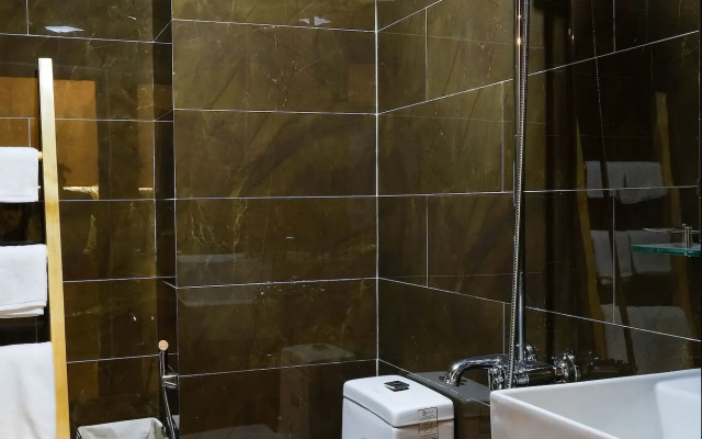 Phuong Tran Apartment and Hotel
