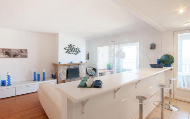 Luxury Apartment in L'Escala Catalonia with Beach Nearby