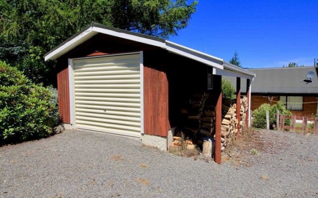 25 Chalet Crescent