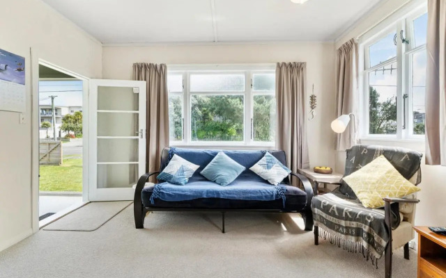 The Beach House - Kapiti Coast Holiday Home