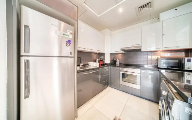 Big Bright Luxury Marina View Apt Near Beach