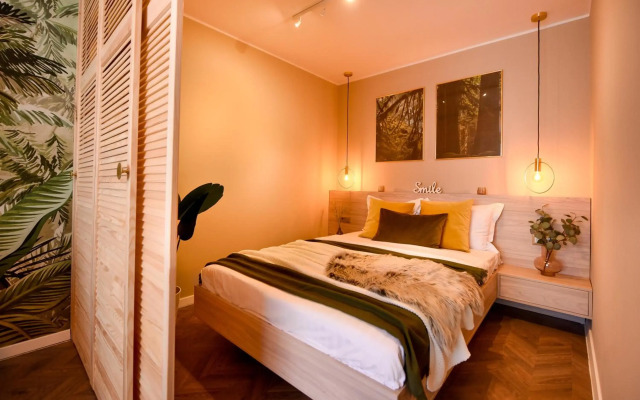 TROPICAL FEEL. 2BR Apt at Sala Palatului