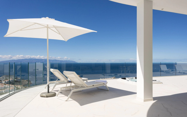 Crystal I Luxury Apartments